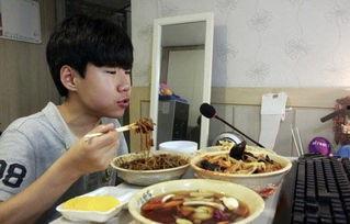 娱乐吃瓜酱吃饭视频在线观看,带你在线观看美食视频盛宴